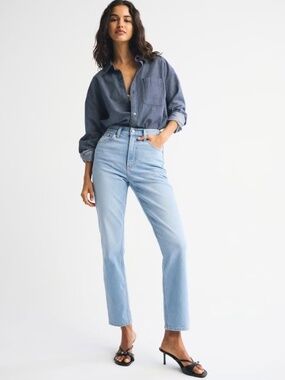 Abercrombie Ultra High Rise Ankle Straight Jean (Light Wash)